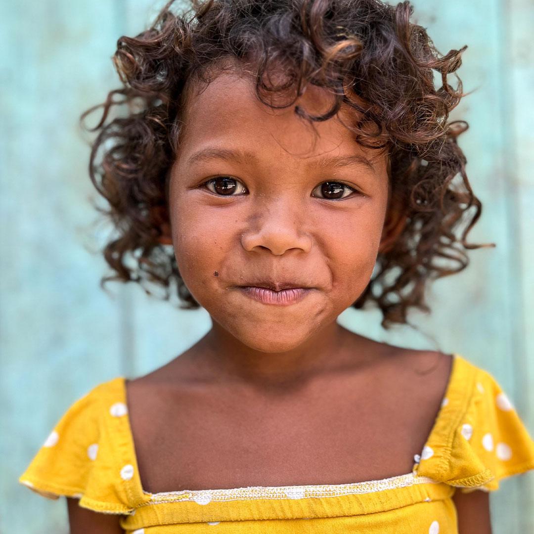 libérer un enfant de la pauvreté avec compassion