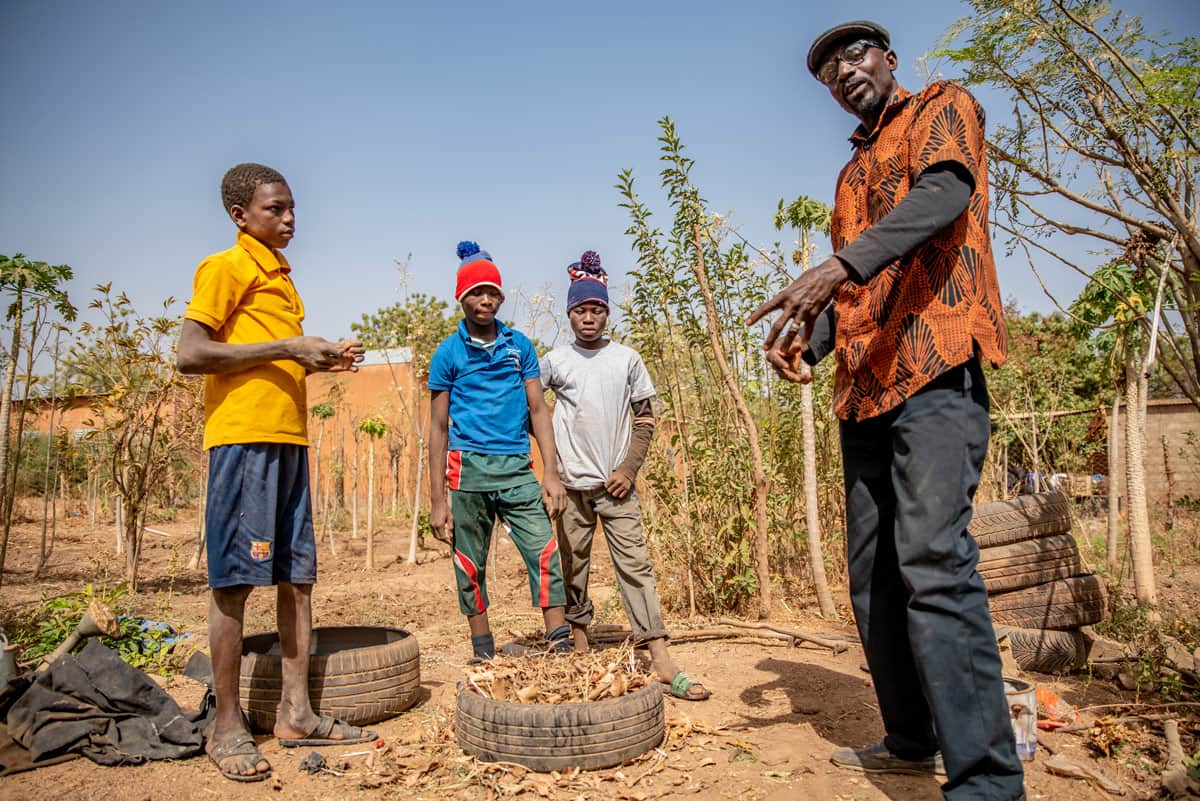 Jardinage au Burkina Faso: quand les pneus redonnent vie à la terre